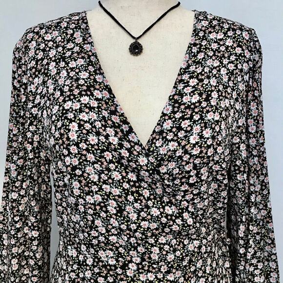 Elodie NWT Floral Wrap Long Sleeves Dress Women Various - Picture 2 of 12